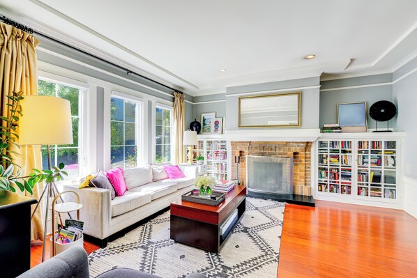 San Francisco Vacation Rental | 4BR | 2.5BA | 2,300 Sq Ft | Stairs Required