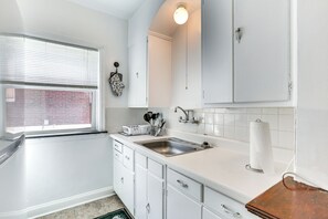 Kitchen | Desk | Free WiFi | Central Air Conditioning/Heat