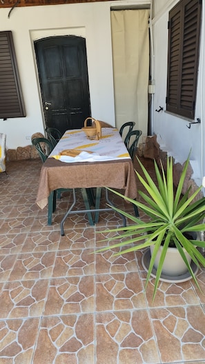 Outdoor dining