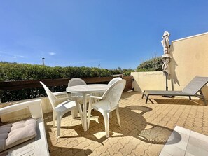 屋外ダイニングエリア