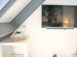 Interior Design, Beleuchtung, Decke, Dachboden, Fernsehgerät, Lampe, Wohnzimmer, Haushaltsgerät