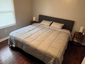 Bedroom with king size bed