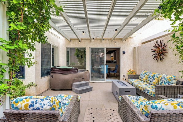 Las Vegas Vacation Rental | 2BR | 2.5BA | 1,281 Sq Ft | Stairs Required