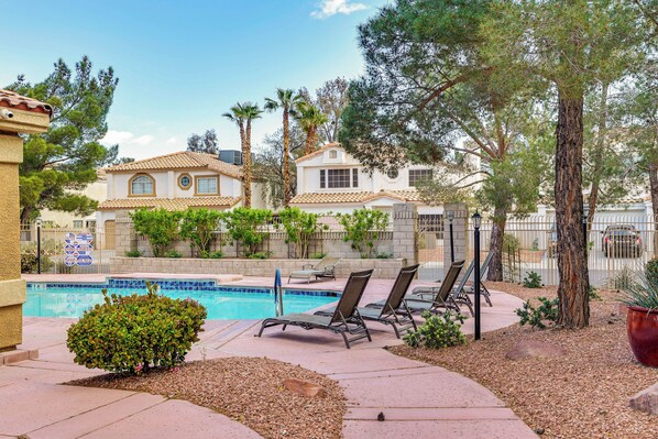 Las Vegas Vacation Rental | 2BR | 2.5BA | 1,281 Sq Ft | Stairs Required