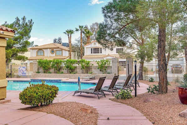 Las Vegas Vacation Rental | 2BR | 2.5BA | 1,281 Sq Ft | Stairs Required