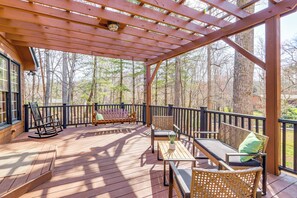 Private Deck | Single-Story Cabin | BBQ Grill