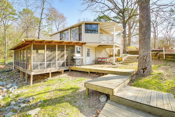 Hot Springs Vacation Rental | 3BR | 2BA | 2,050 Sq Ft | Stairs Required