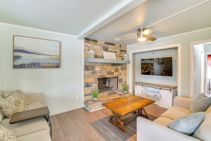Family Room | 2nd Floor | Flat-Screen TV | Free WiFi