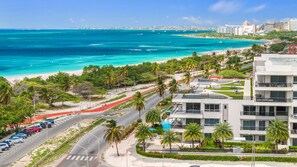 Only a few steps away, enjoy the soft white sand and crystal clear water of Eagle Beach directly in front of the O Condominium - voted #1 beach in the Caribbean in the World’s Best Beaches rankings.