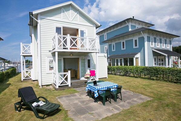 Stugans exteriör [sommar]