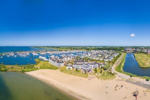 Stugans exteriör [sommar]