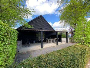 Außenseite Ferienhaus [Sommer]