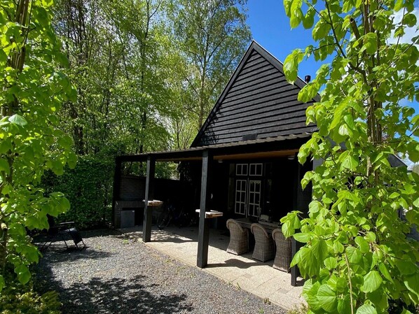 Außenseite Ferienhaus [Sommer]