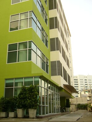Vista frontal de la propiedad