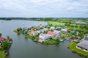 Stugans exteriör [sommar]