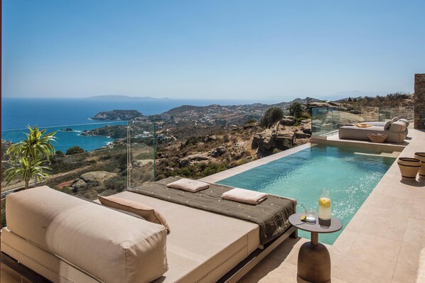 Alta Vista Villas is approved by the Greek Tourism Organization & managed by "etouri vacation rental management"