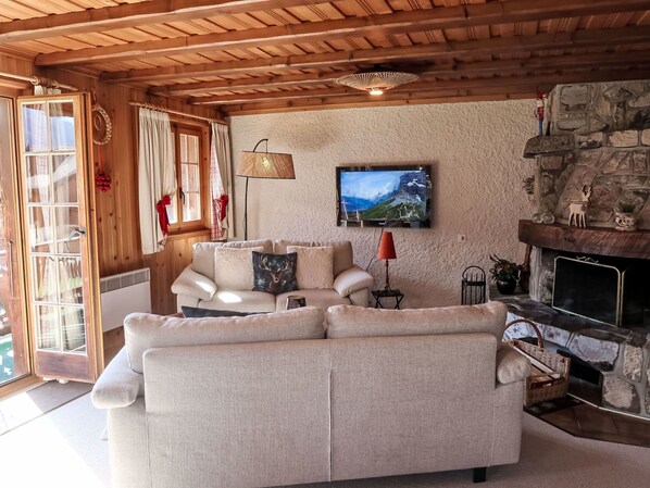 Möbel, Interior Design, Couch, Holz, Flooring, Fussboden, Zimmer, Wohnzimmer, Decke, Stuhl