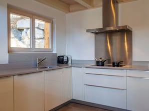 Cuisine, Comptoir, Design Intérieur, Sol, Appareil De Cuisine, Cabinetry, Bois, Luminaire Plomberie, Evier, Électroménager