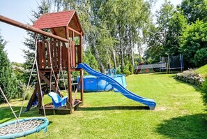 Toboggan, Équipement Extérieur Play, Espace Public, Chute, Terrain De Jeux, Établissements Humains, Des Loisirs, Jardin, Loisir, Pelouse