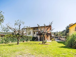 Haus, Wohngebiet, Zuhause, Menschliche Siedlung, Garten, Estate, Hütte, Vorort, Rasen, Garten