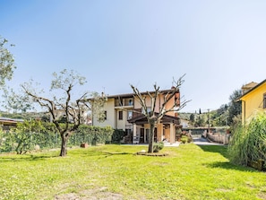 Haus, Wohngebiet, Zuhause, Menschliche Siedlung, Garten, Estate, Hütte, Vorort, Rasen, Garten