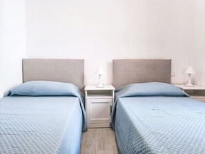 Möbel, Bett, Schlafzimmer, Interior Design, Fussboden, Bettdecke, Bedding, Flooring, Linens, Textil