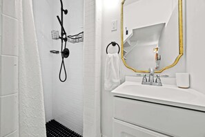 Full Bathroom: Unit 7 - Step into a fresh and clean space, ready for your daily rituals