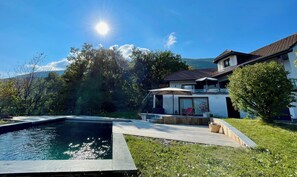 Piscine et jardin