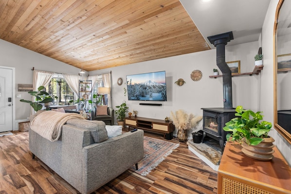 Boho Bungalow- Vaulted open floorplan