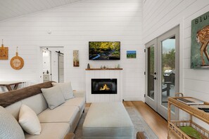 The Cottage at Woodpecker Ridge - Living Area