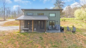 The Cottage at Woodpecker Ridge - Exterior