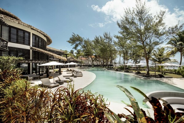 Abrazos Suite 1 – Ground Floor Oasis with Pool & Ocean Views