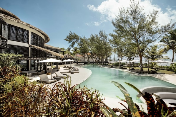 Abrazos Suite 1 – Ground Floor Oasis with Pool & Ocean Views