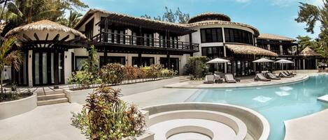 Abrazos Suite 2 – Ground Floor Spa-Access Suite with Indoor & Outdoor Showers