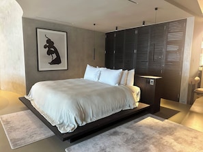 Suite 2 with King Bed