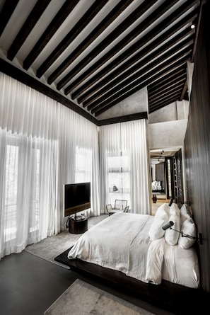 Suite 5– Upper Floor Garden Suite with Luxe Bath & Living Area
