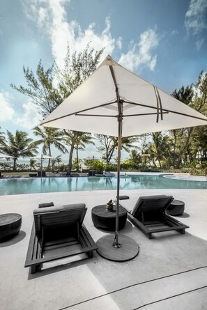 Abrazos Belize Ocean Front and Pool