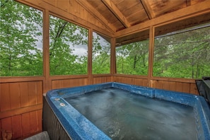 Bella Casa's bubbling hot tub