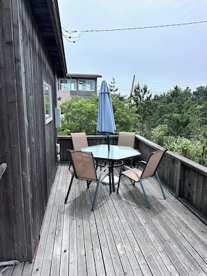 Front Deck - Outdoor Dining (facing South)