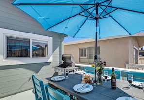 Ocean-view patio table for six—perfect for sunset dinners and breezes.