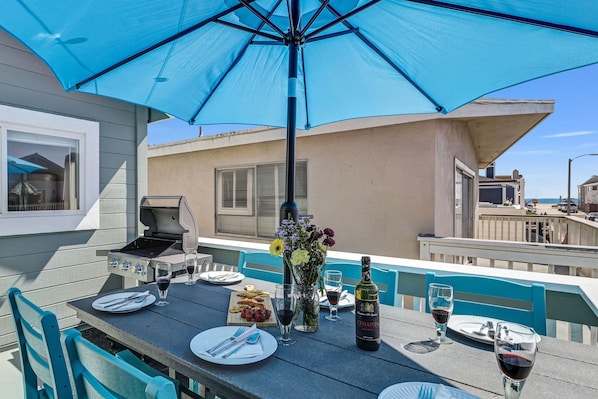 Ocean-view patio table for six—perfect for sunset dinners and breezes.