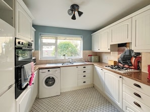 Kitchen | Broomhurst Court, Dorking