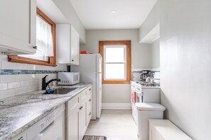 Dishwasher, fridge, stove, microwave, toaster, coffee maker, blender