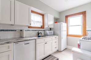 Fully renovated kitchen, equipped for cooking including most-used pantry items