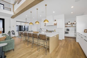 Spacious kitchen 