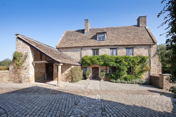 Jerards Dairy, Sandford Orcas, Sherborne: A truly impressive holiday home