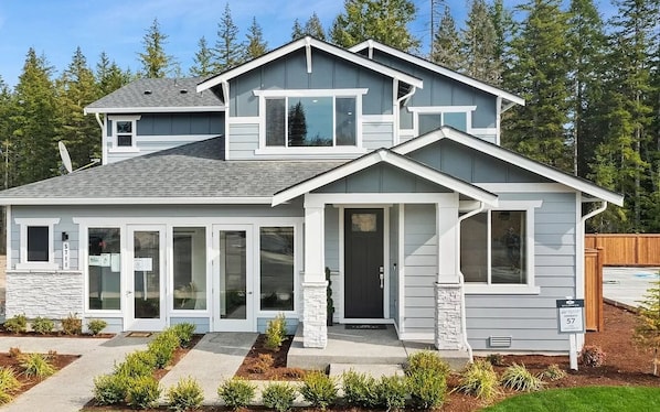 Your retreat away from home! Nestled in a serene landscape,