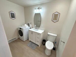The lovely remodeled full bathroom also has a washer / dryer available for guests to use.