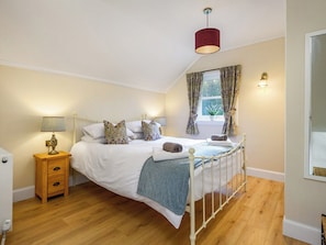 Double bedroom | James Wilson Suite - Meldrum Apartments, Ceres, near St Andrews