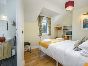 Double bedroom | James Wilson Suite - Meldrum Apartments, Ceres, near St Andrews
